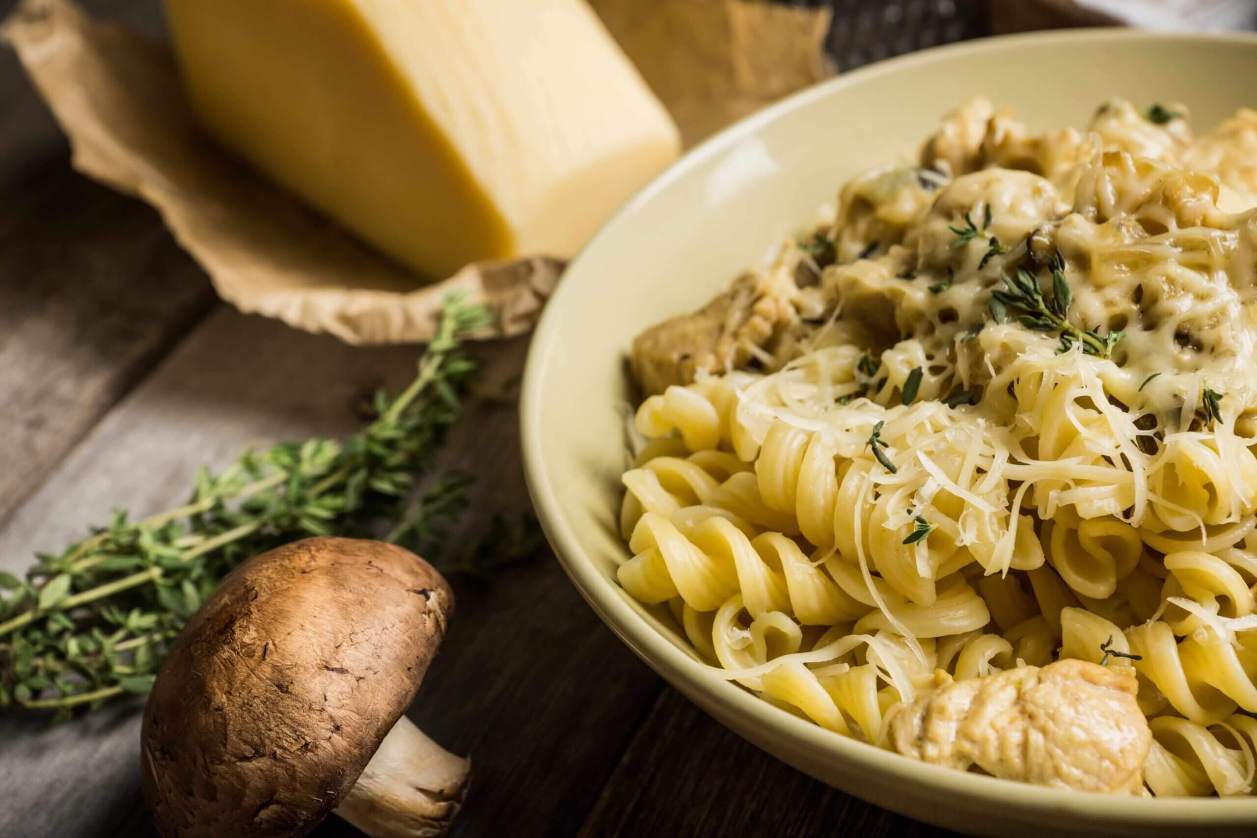 Spaghetti z mięsem i pieczarkami