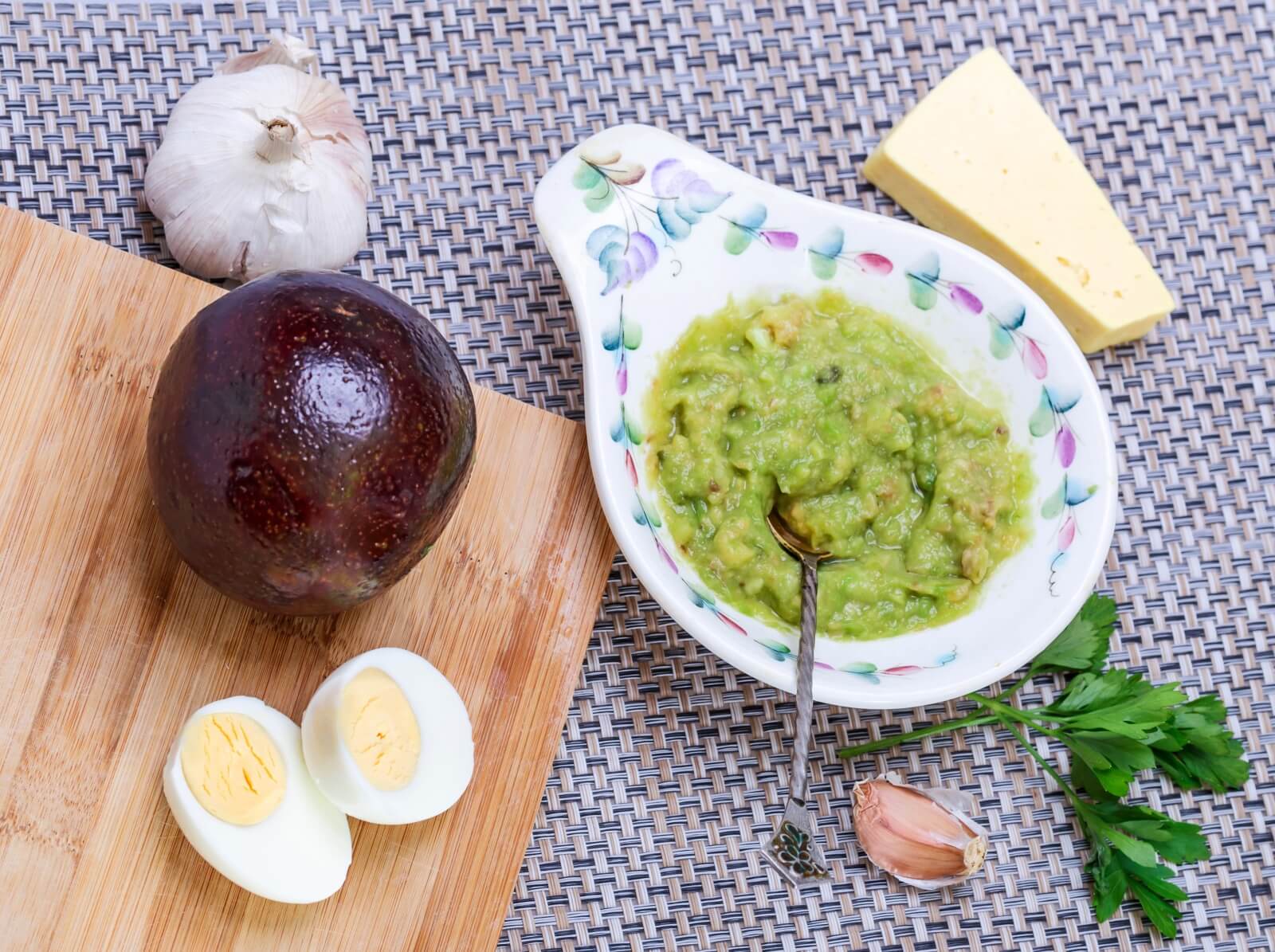 Pasta z jajka z awokado