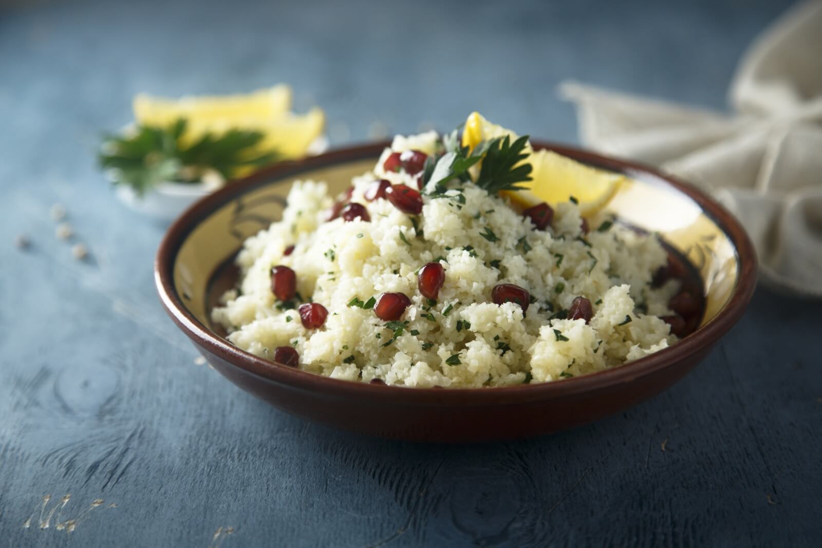 Risotto z ryżu z kalafiora z warzywami i mięsem